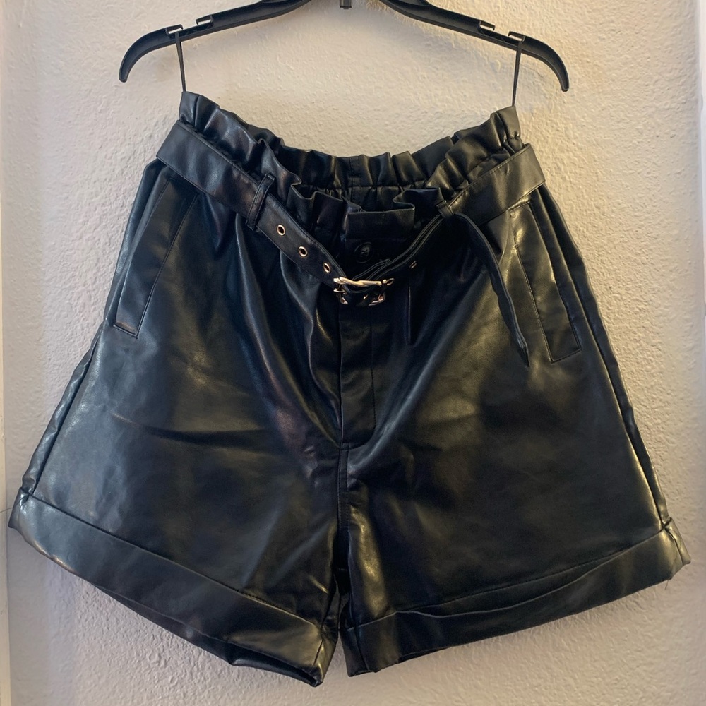 NWOT Fashion Nova faux leather shorts, size XL